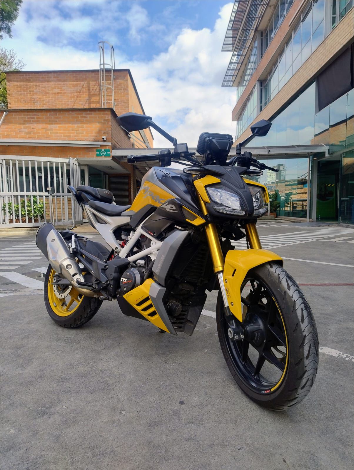 APACHE RTR 310